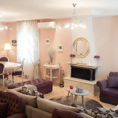 House Fox Nea Iraklitsa