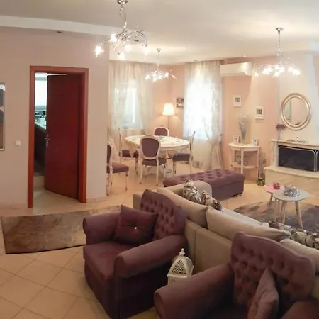 House Fox Nea Iraklitsa