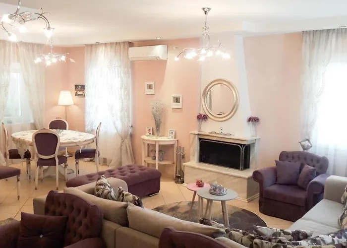 House Fox Nea Iraklitsa