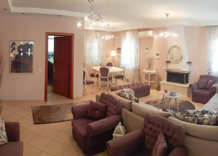 House Fox Nea Iraklitsa